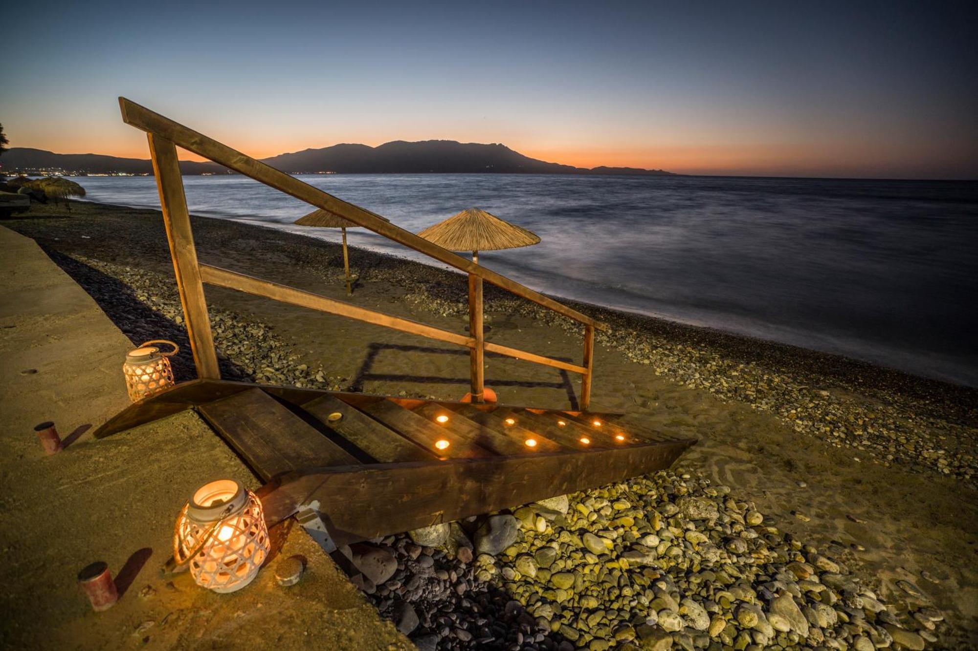 Big Blue Exclusive Beachfront Villa Kissamos Exterior photo