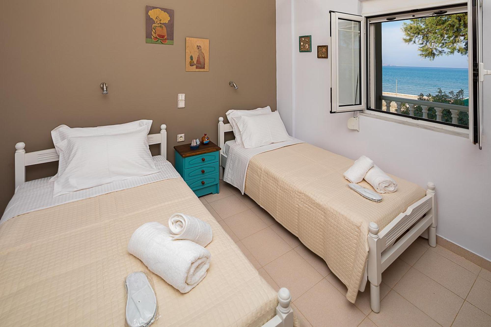Big Blue Exclusive Beachfront Villa Kissamos Exterior photo